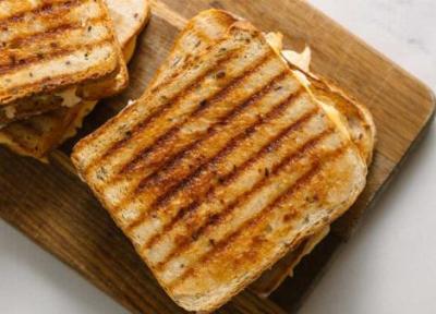 طرز تهیه اسنک مرغ با پنیر؛ در ساندویچ ساز و بدون آن